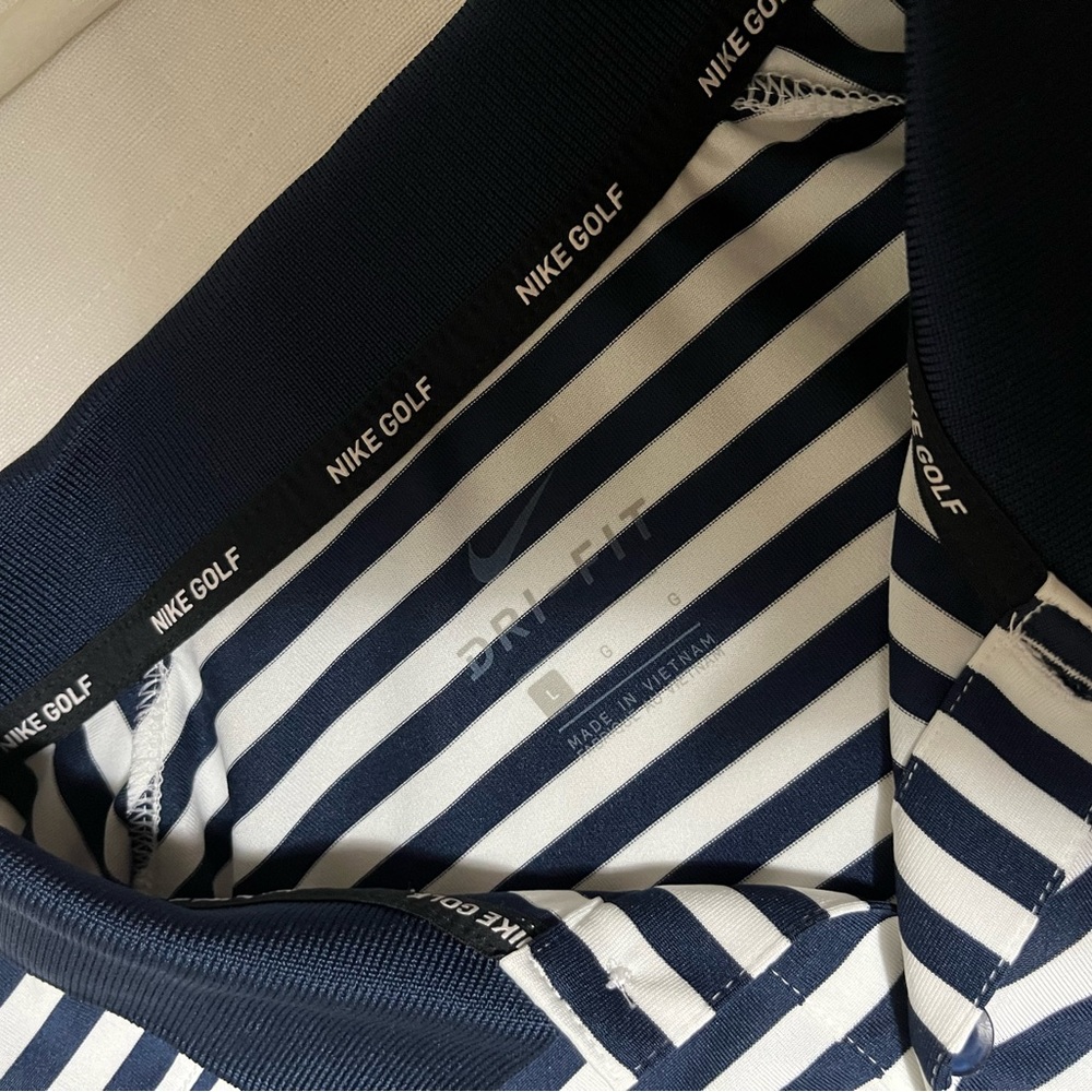 NIKE Golf Shirt - Picture 6 of 6